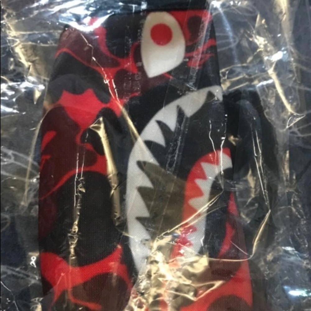 Red Bape Mask - Picture 2 of 3